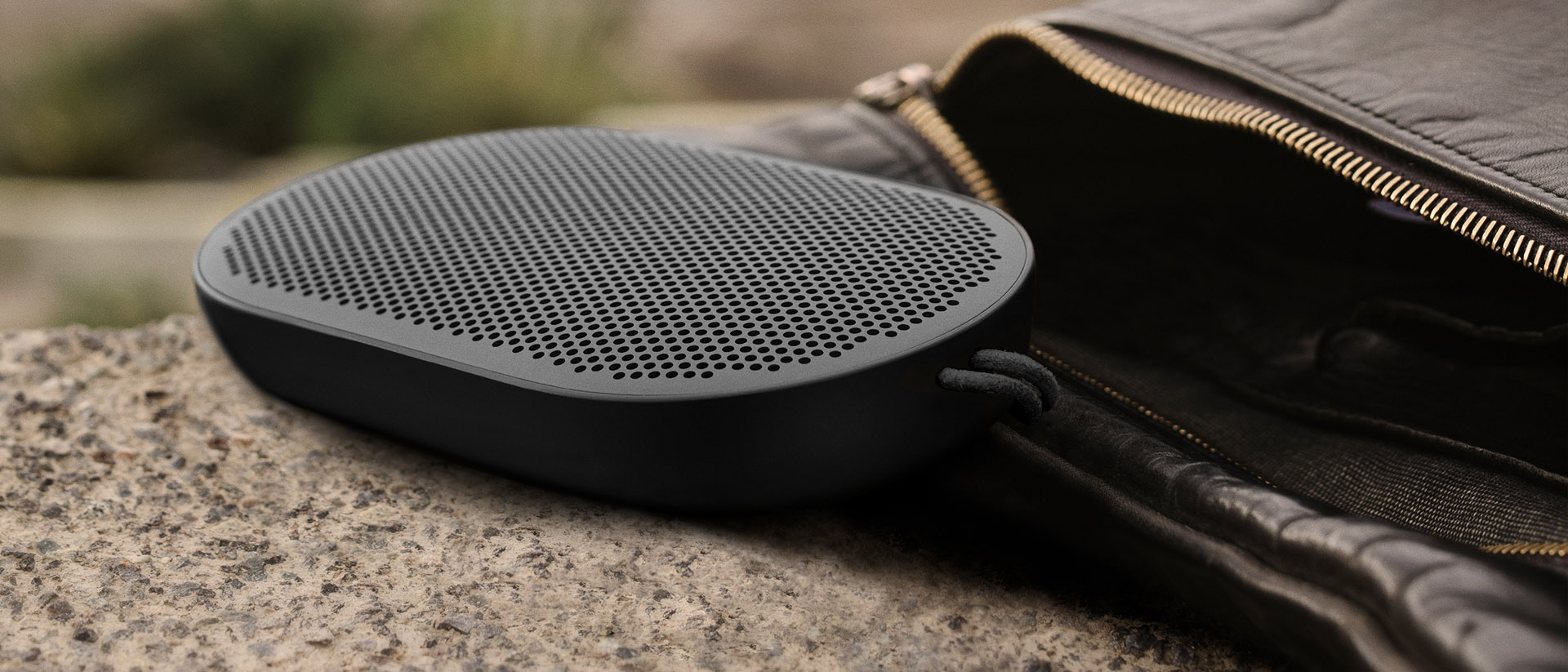 beoplay p2 black